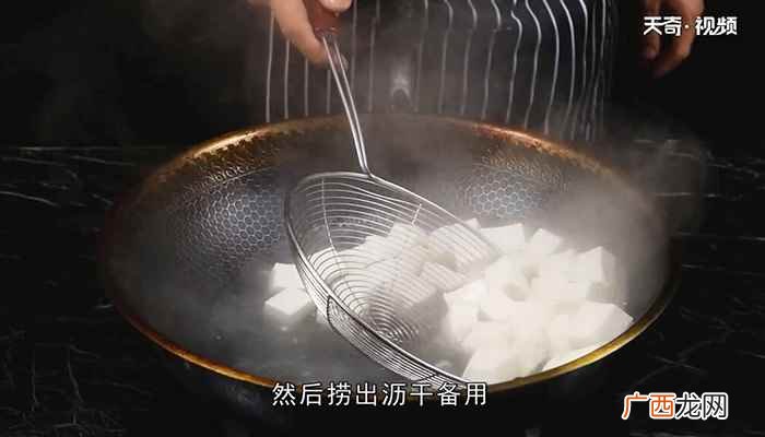 鲫鱼炖豆腐的做法家常 鲫鱼炖豆腐的做法