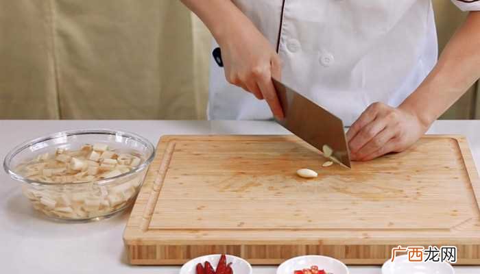 藕丁怎么炒怎么做好吃 藕丁怎么炒的做法