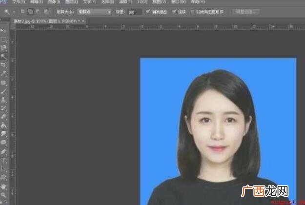 如何用ps换照片底色