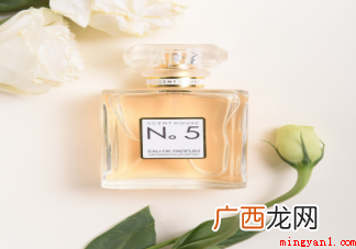 为什么香水会有前中后调 如何挑选香水