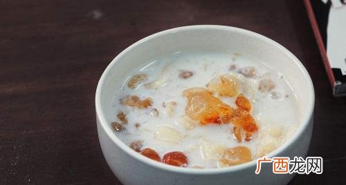 桃胶炖奶是先放奶还是后放 桃胶的正确吃法加奶