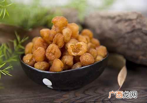 桂圆肉泡水喝的功效与副作用 桂圆肉泡水喝的功效
