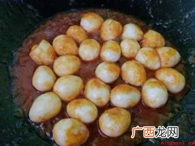 鹌鹑蛋配什么菜炒