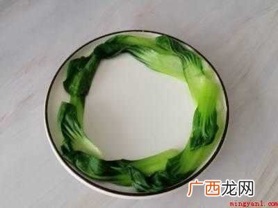 鹌鹑蛋配什么菜炒