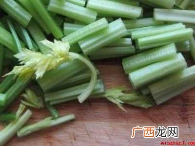 芹菜炒培根