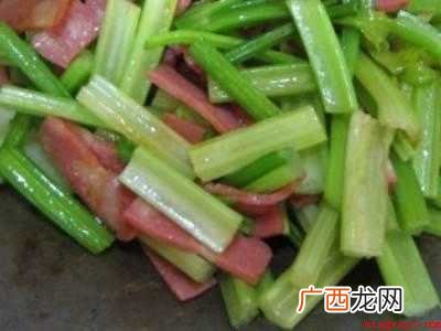 芹菜炒培根