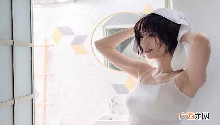 护发素涂抹后务必要冲洗干净 洗头的方法