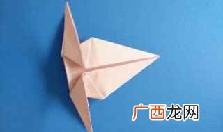 纸向中心的对折线向里折 幼儿手工折纸简单