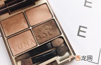日月晶采01眼影画法 日月晶采眼影是哪国的