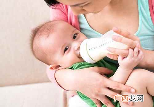 奶瓶是玻璃好还是硅胶好 奶瓶硅胶的好还是玻璃的好