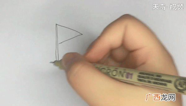 我们先把小船上的红旗画出来 小船简笔画