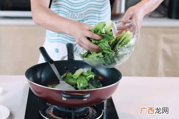 炝炒油麦菜怎么做好吃 炝炒油麦菜的做法