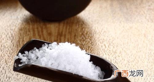 怎么区分工业用盐还是食用盐 工业用盐和食用盐怎么区分