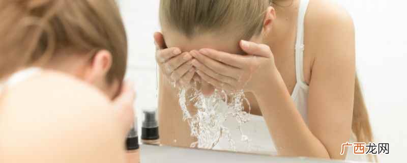 水杨酸洗面奶的好处和坏处 水杨酸洗面奶可以天天用吗