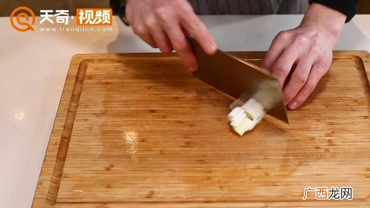 清蒸多宝鱼怎么做好吃 清蒸多宝鱼的做法