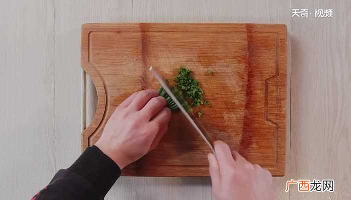 火腿炒面怎么做好吃 火腿炒面的做法