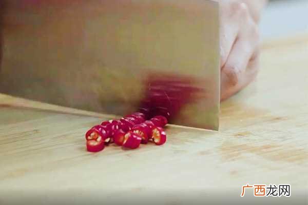凉拌莴笋丝怎么做好吃 凉拌莴笋丝的做法