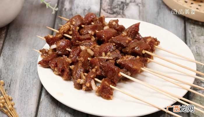 烤羊肉串怎么做好吃 烤羊肉串的做法