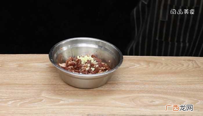 烤羊肉串怎么做好吃 烤羊肉串的做法