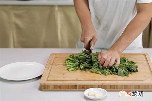 清炒茼蒿怎么做好吃 清炒茼蒿的做法