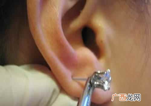 打耳洞是手打疼还是枪打疼 打耳洞是枪打痛还是手穿痛
