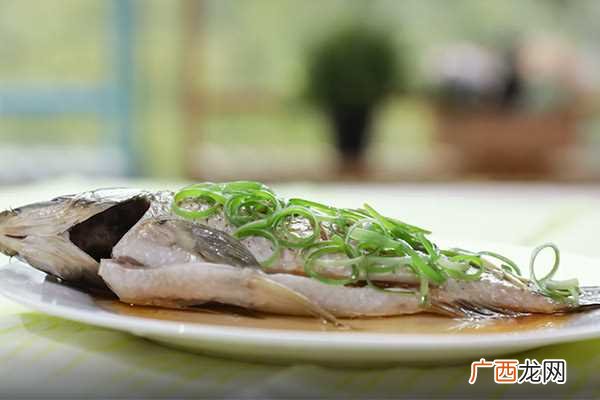清蒸鲫鱼怎么做好吃 清蒸鲫鱼的做法