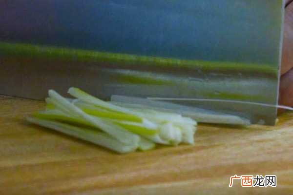 清蒸鲫鱼怎么做好吃 清蒸鲫鱼的做法