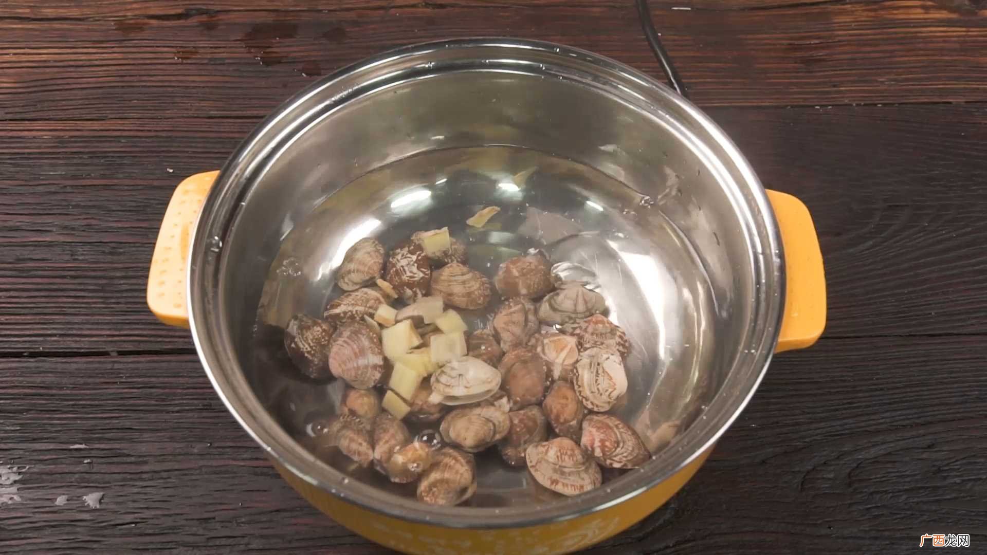 花蛤豆腐汤怎么做好吃 花蛤豆腐汤的做法