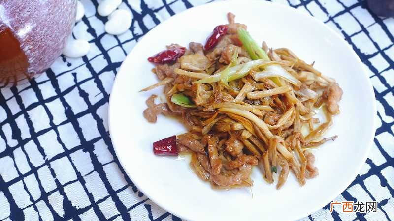 黄花菜炒肉怎么做好吃 黄花菜炒肉的做法