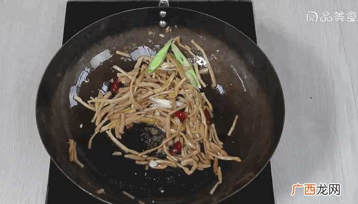 黄花菜炒肉怎么做好吃 黄花菜炒肉的做法