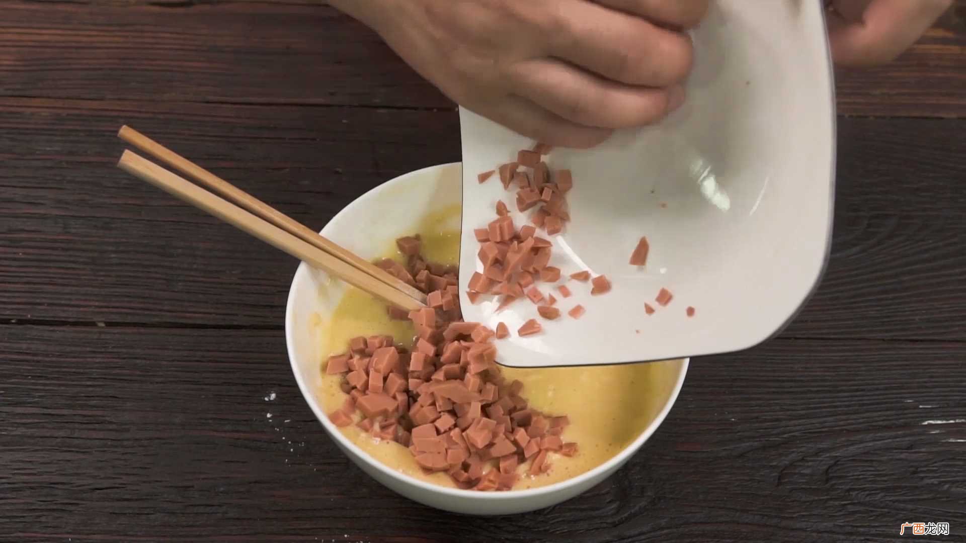 香葱鸡蛋饼怎么做好吃 香葱鸡蛋饼的做法