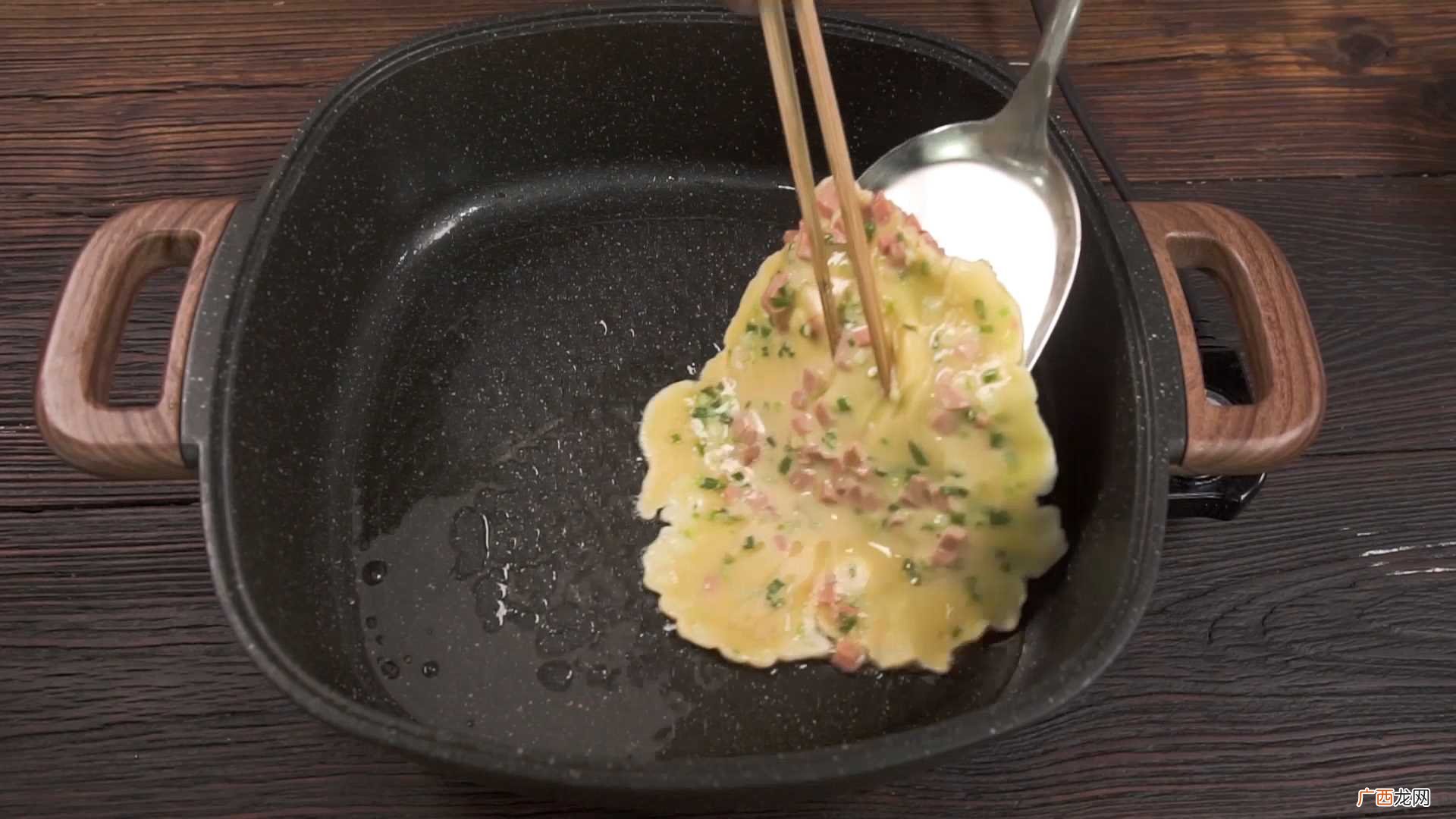 香葱鸡蛋饼怎么做好吃 香葱鸡蛋饼的做法