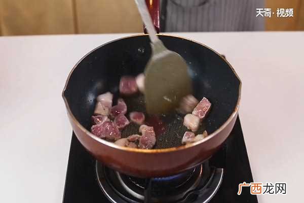 五花肉的做法 酸菜炖粉条