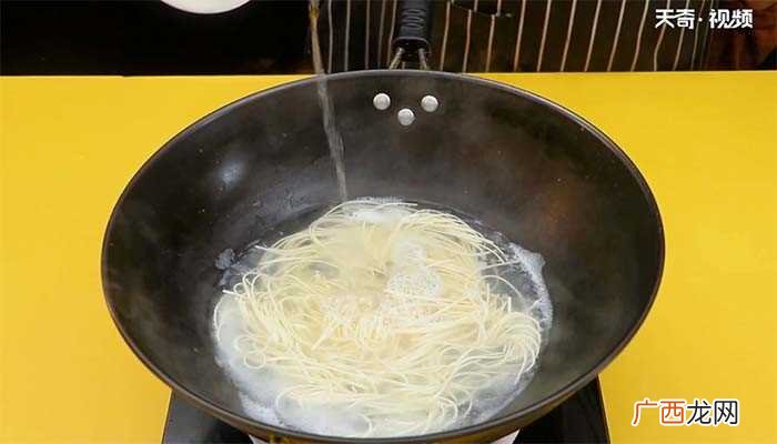 冷热水交替煮面条口感更好 打卤面