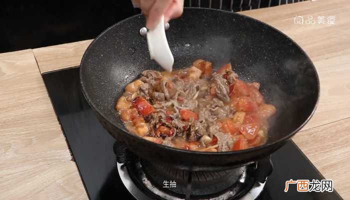 小米椒切圈的做法 西红柿炒牛肉
