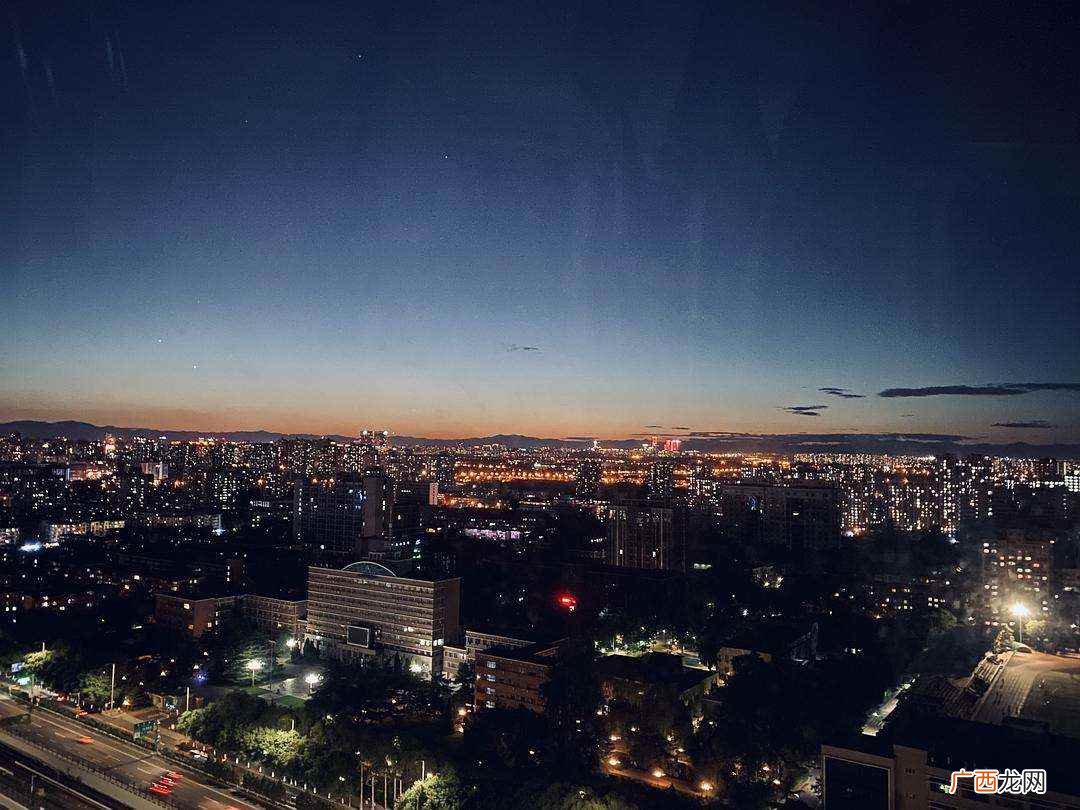 夜晚指下午6点到次日的早晨5点这一段时间 傍晚是几点到几点钟