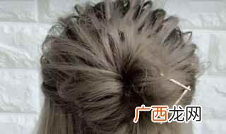 美丽的半丸子头就盘好了 短头发怎么扎才好看上学