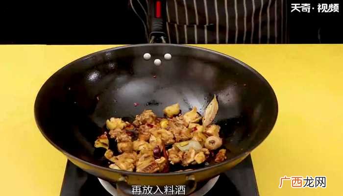小米椒的做法 黄焖鸡