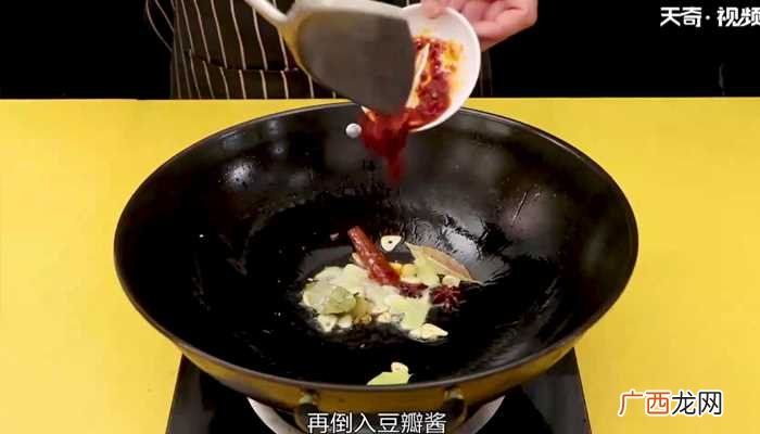 小米椒的做法 黄焖鸡