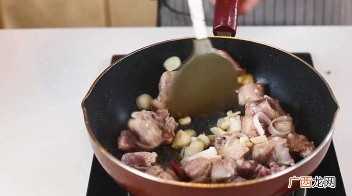 高压锅炖排骨怎么做好吃 高压锅炖排骨的做法