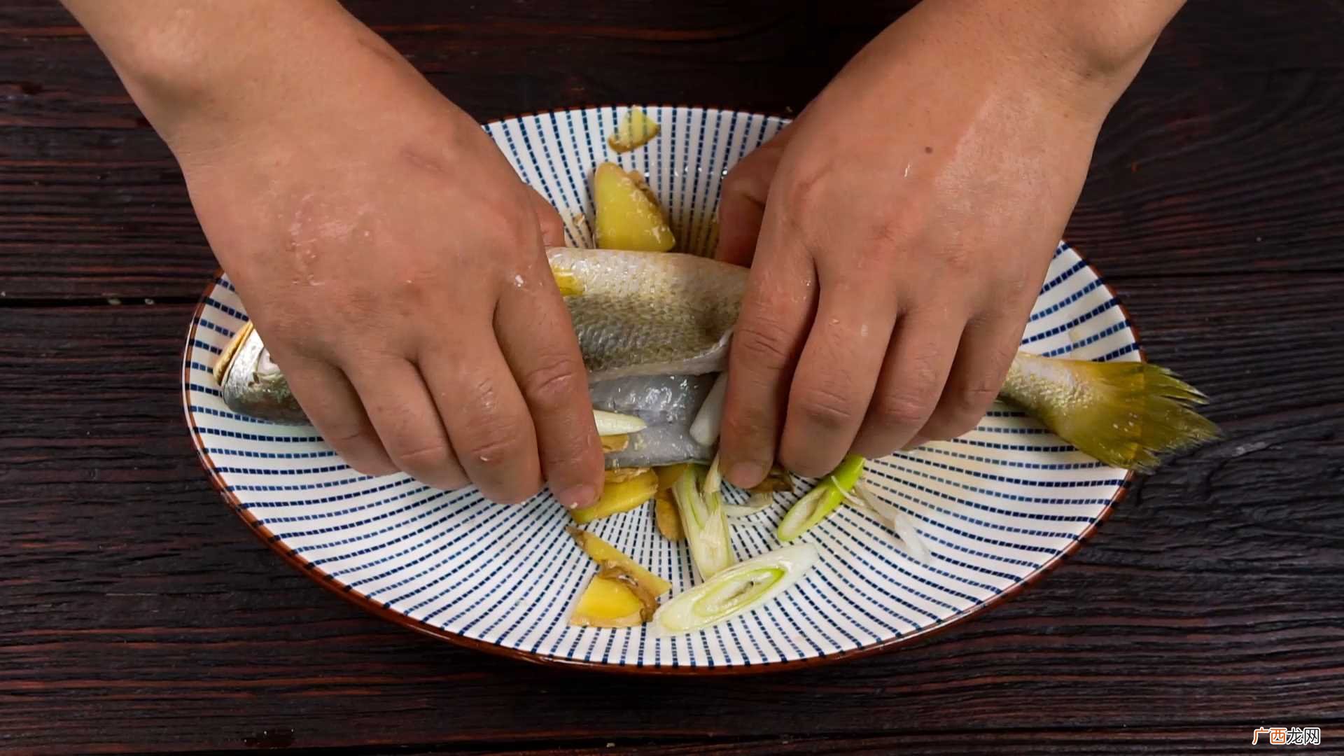 清蒸大黄鱼怎么做好吃 清蒸大黄鱼的做法