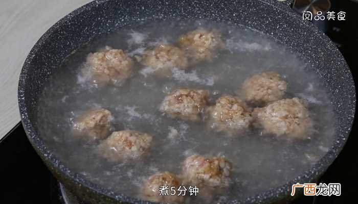 裙带菜汆丸子汤怎么做好吃 裙带菜汆丸子汤的做法