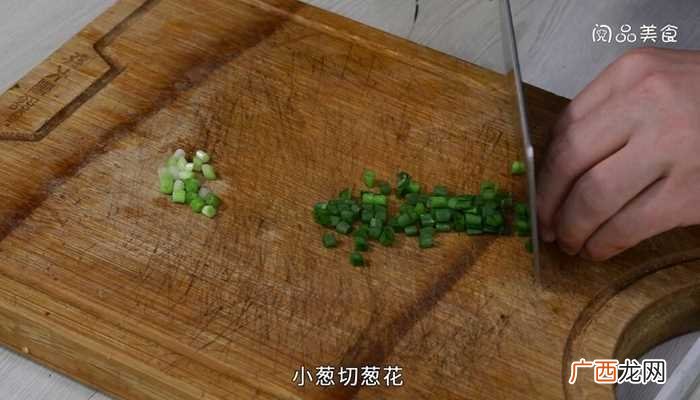 裙带菜汆丸子汤怎么做好吃 裙带菜汆丸子汤的做法