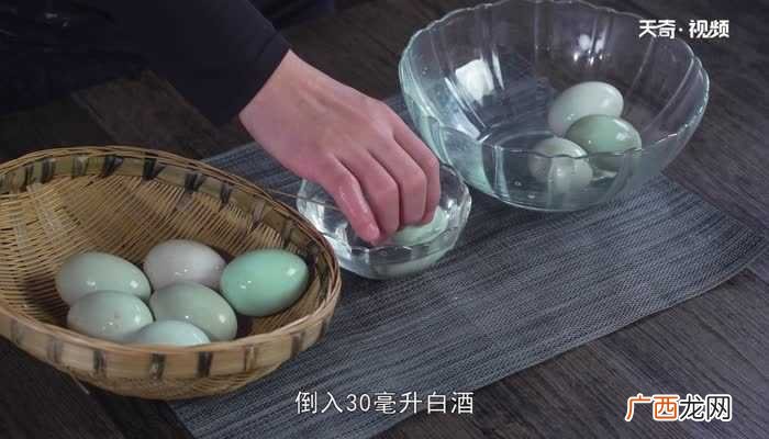 盐水腌咸鸭蛋怎么做好吃 盐水腌咸鸭蛋的做法