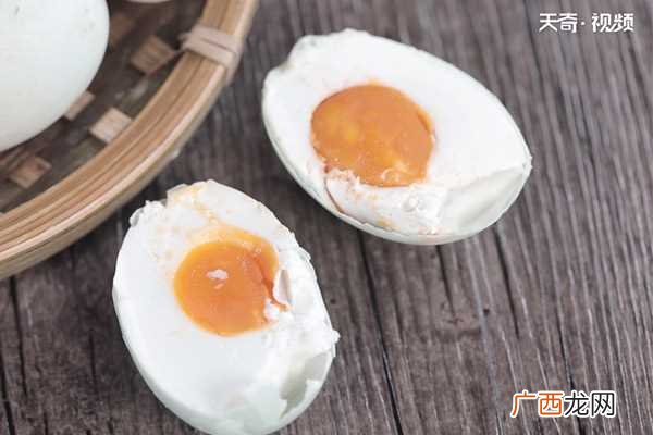 盐水腌咸鸭蛋怎么做好吃 盐水腌咸鸭蛋的做法