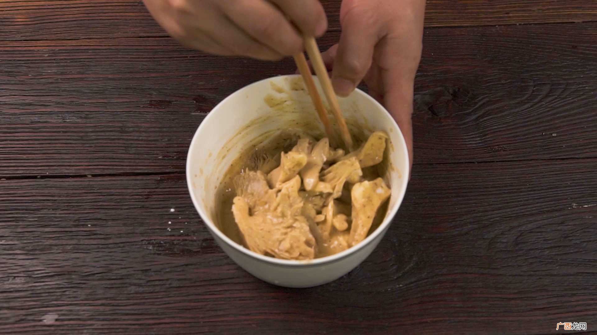 椒盐蘑菇怎么做好吃 椒盐蘑菇的做法