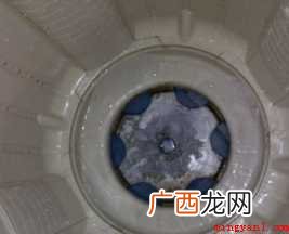 长期不清洗洗衣机的内部,洗衣服后留下的残留物 洗衣机内桶怎么拆