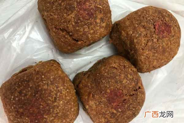 天津早点小吃主要有狗不理包子、耳朵眼炸糕、煎饼果子、天津面茶 天津早点小吃有哪些