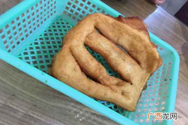 天津早点小吃主要有狗不理包子、耳朵眼炸糕、煎饼果子、天津面茶 天津早点小吃有哪些