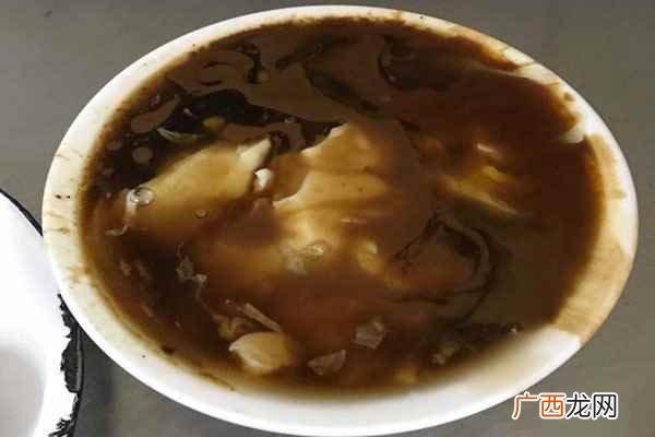 天津早点小吃主要有狗不理包子、耳朵眼炸糕、煎饼果子、天津面茶 天津早点小吃有哪些